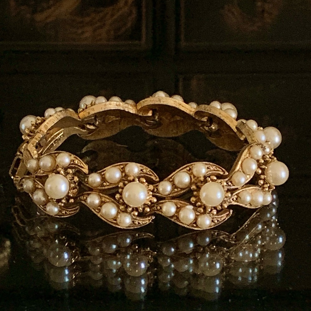 Florenza Signed Gold Tone Vintage Faux Pearl Bracelet